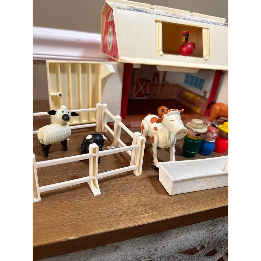 Vintage Fisher Price Play Family Farm 915 Red Barn Silo Animals Figures Set